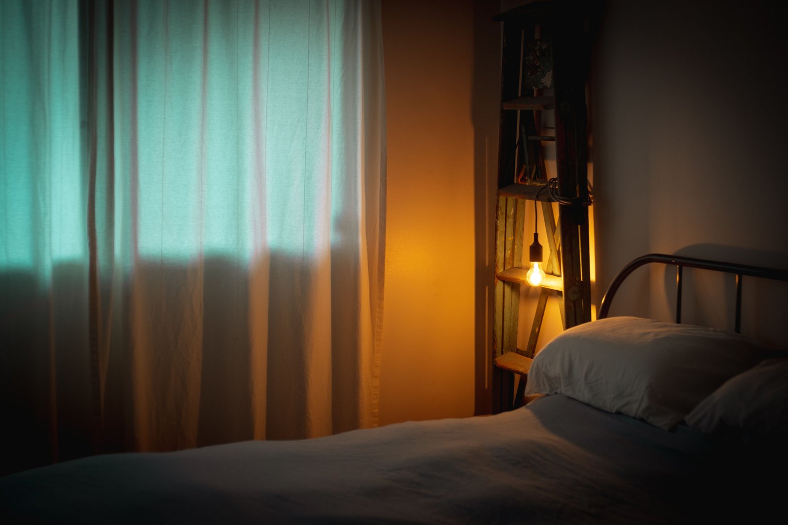 Ruhiges aufgeräumtes Schlafzimmer