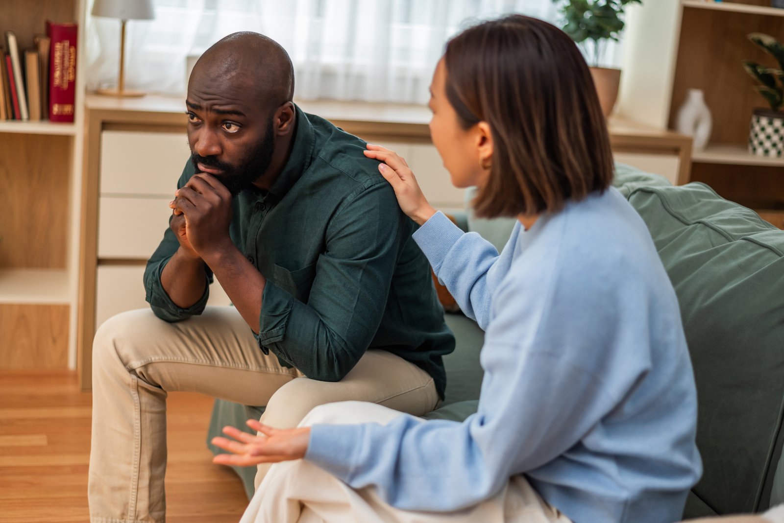 Nervöse Person vor einem Gespräch
